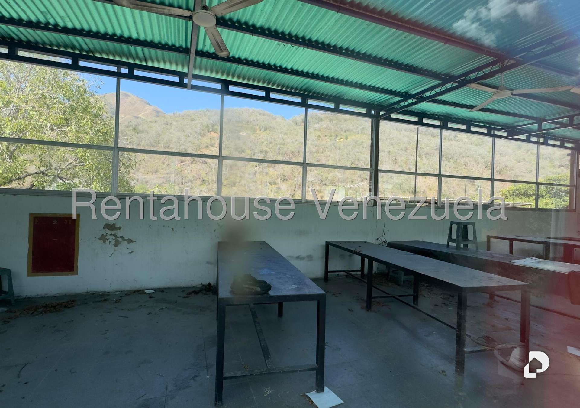 Local comercial en Parque Caiza, Caracas – 9