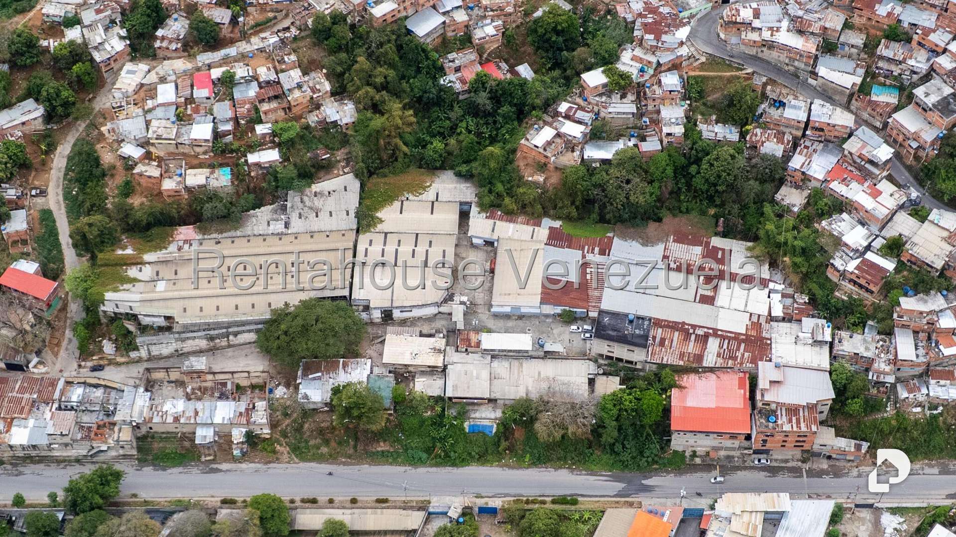 Local comercial en Parque Caiza, Caracas – 2