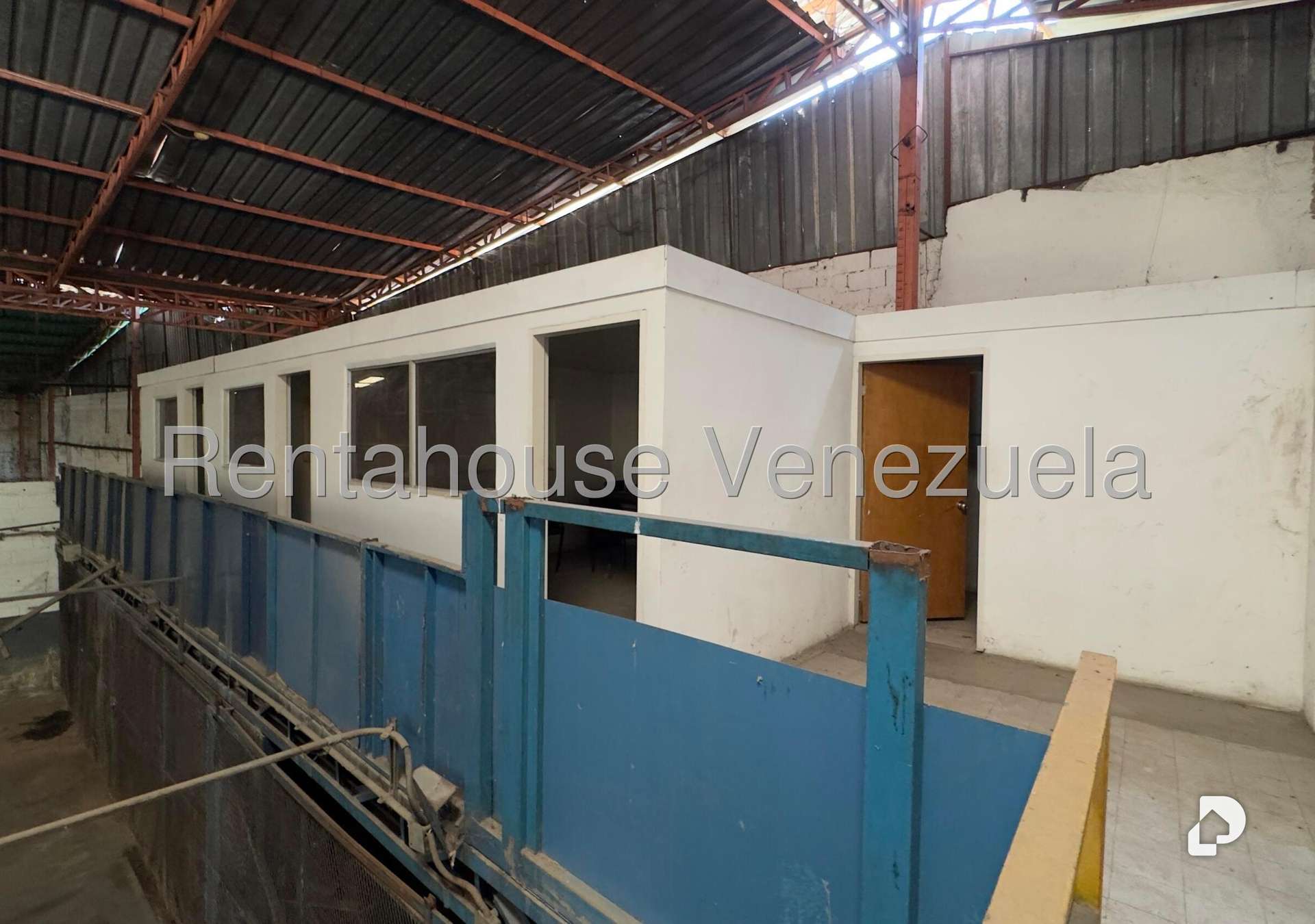 Local comercial en Parque Caiza, Caracas – 32