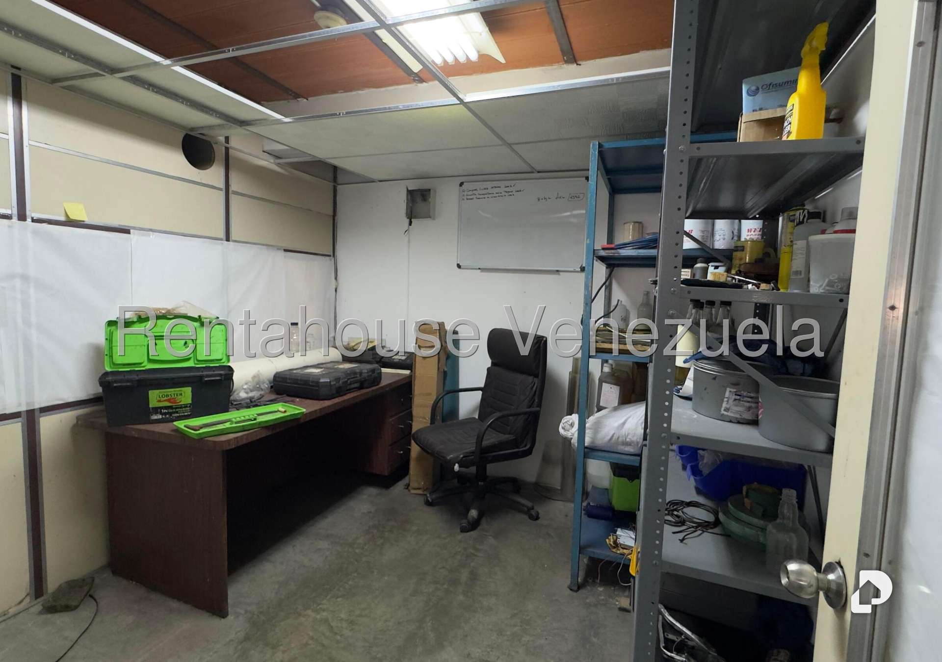 Local comercial en Parque Caiza, Caracas – 29