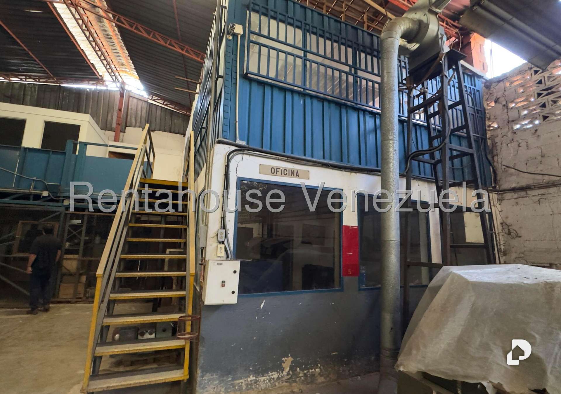 Local comercial en Parque Caiza, Caracas – 31