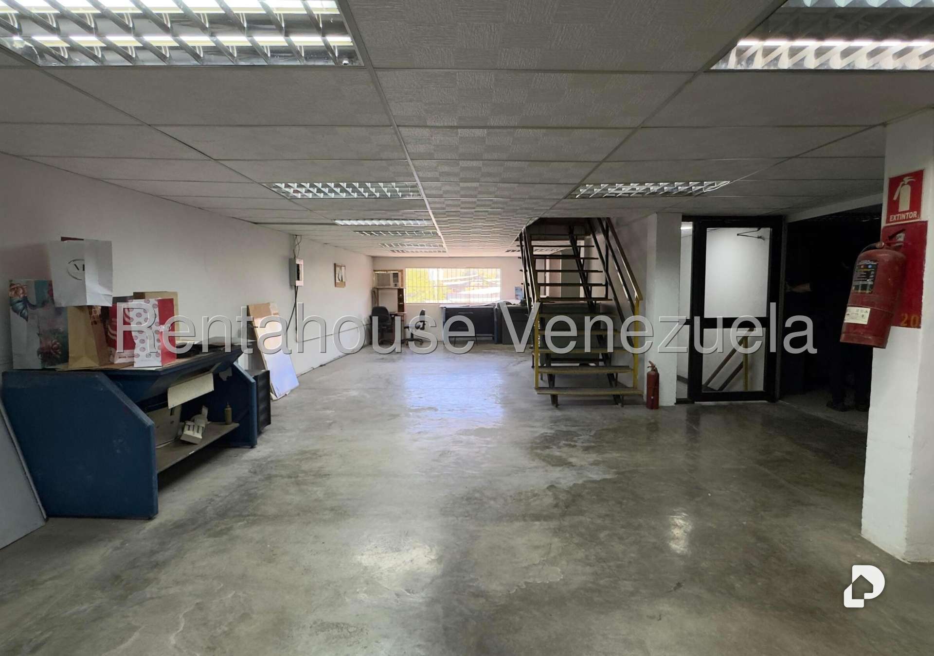 Local comercial en Parque Caiza, Caracas – 30