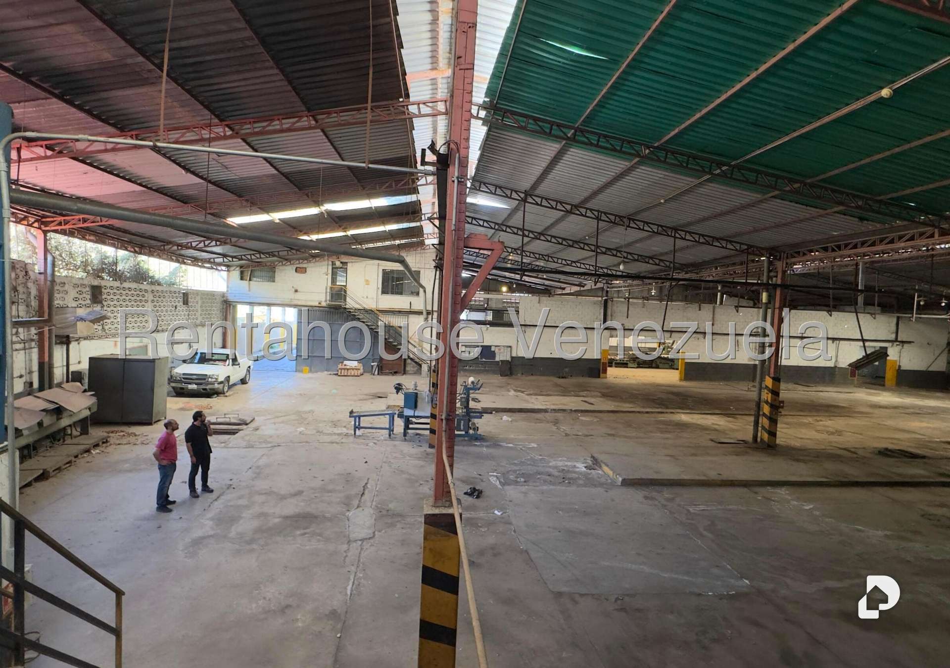 Local comercial en Parque Caiza, Caracas – 33