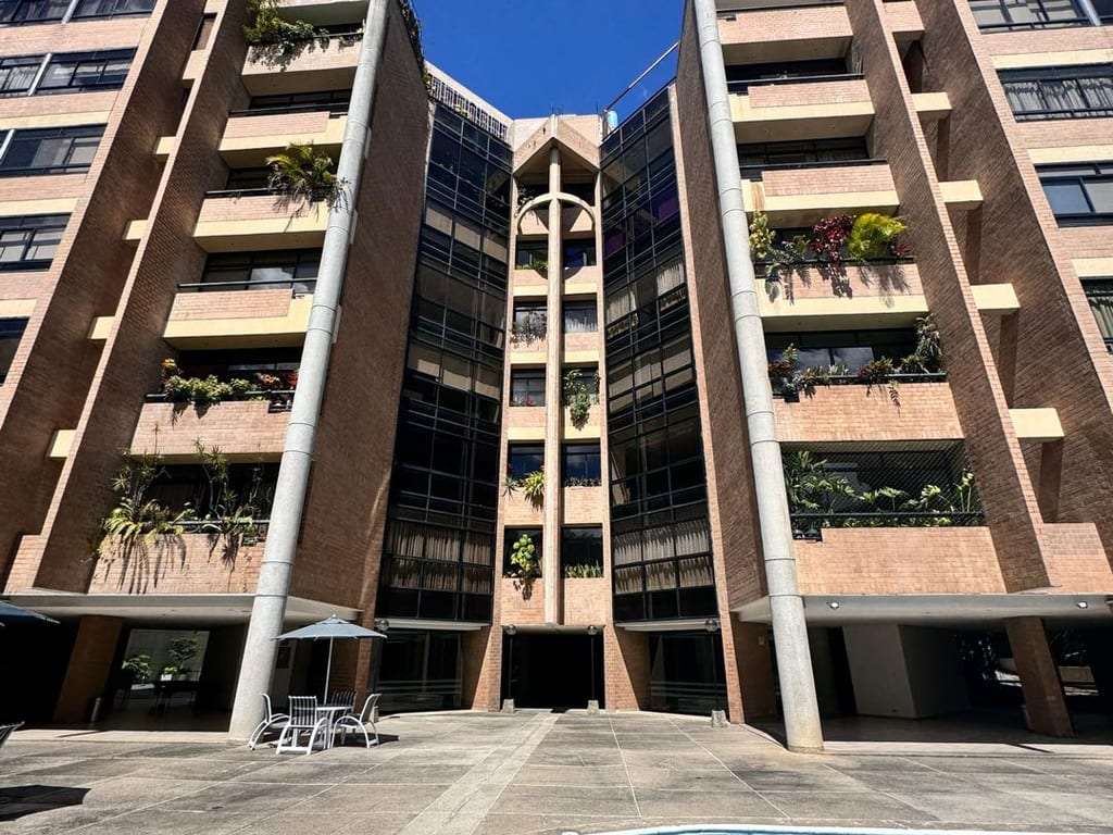 Apartment in Los Palos Grandes, Caracas - 1