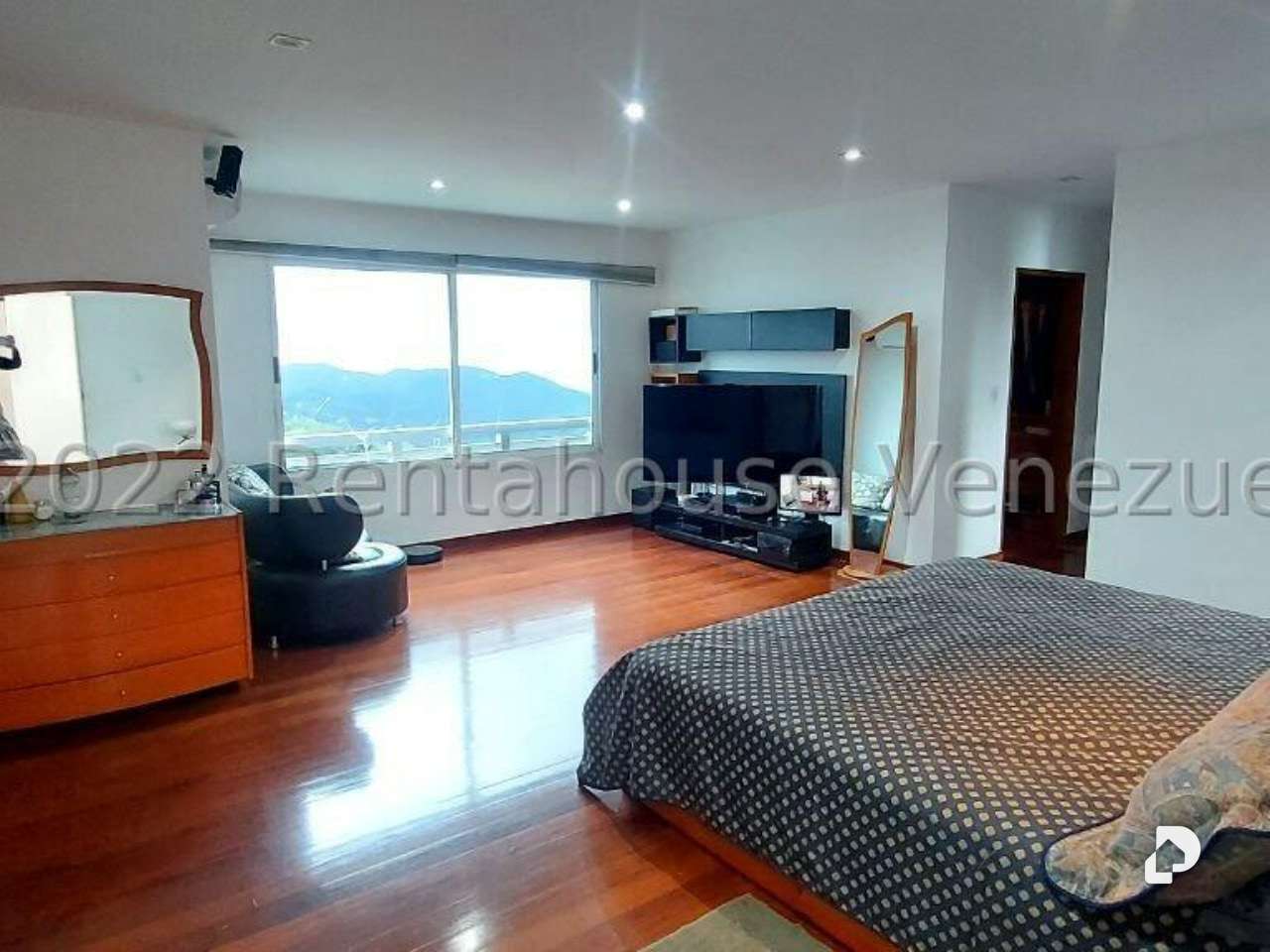 Casa en Oripoto, Caracas – 15