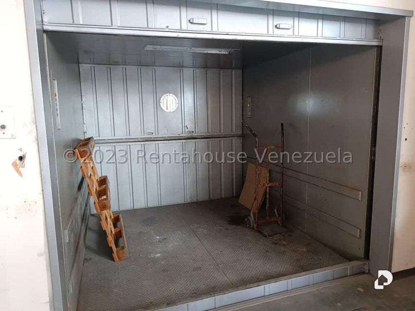Edificio en La Urbina, Caracas – 10