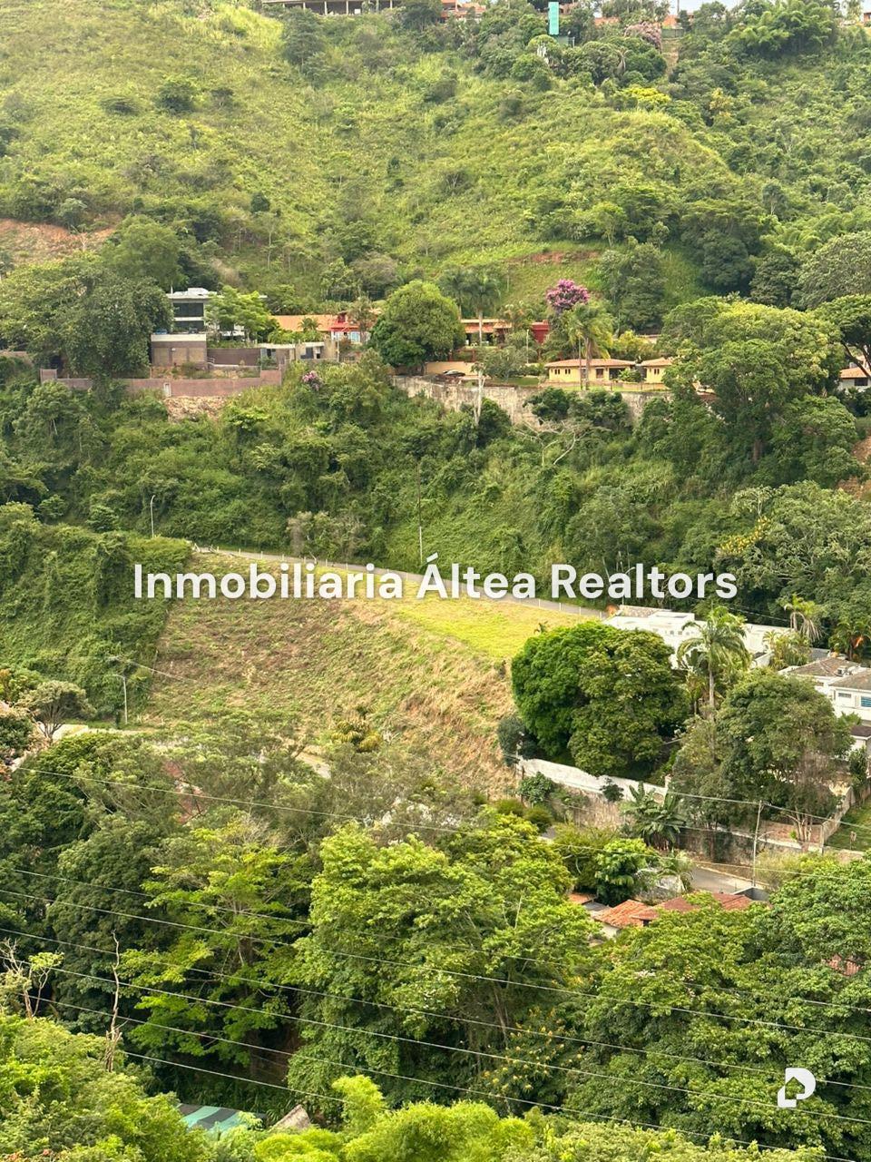 Terreno en Cerro Verde, Caracas – 1