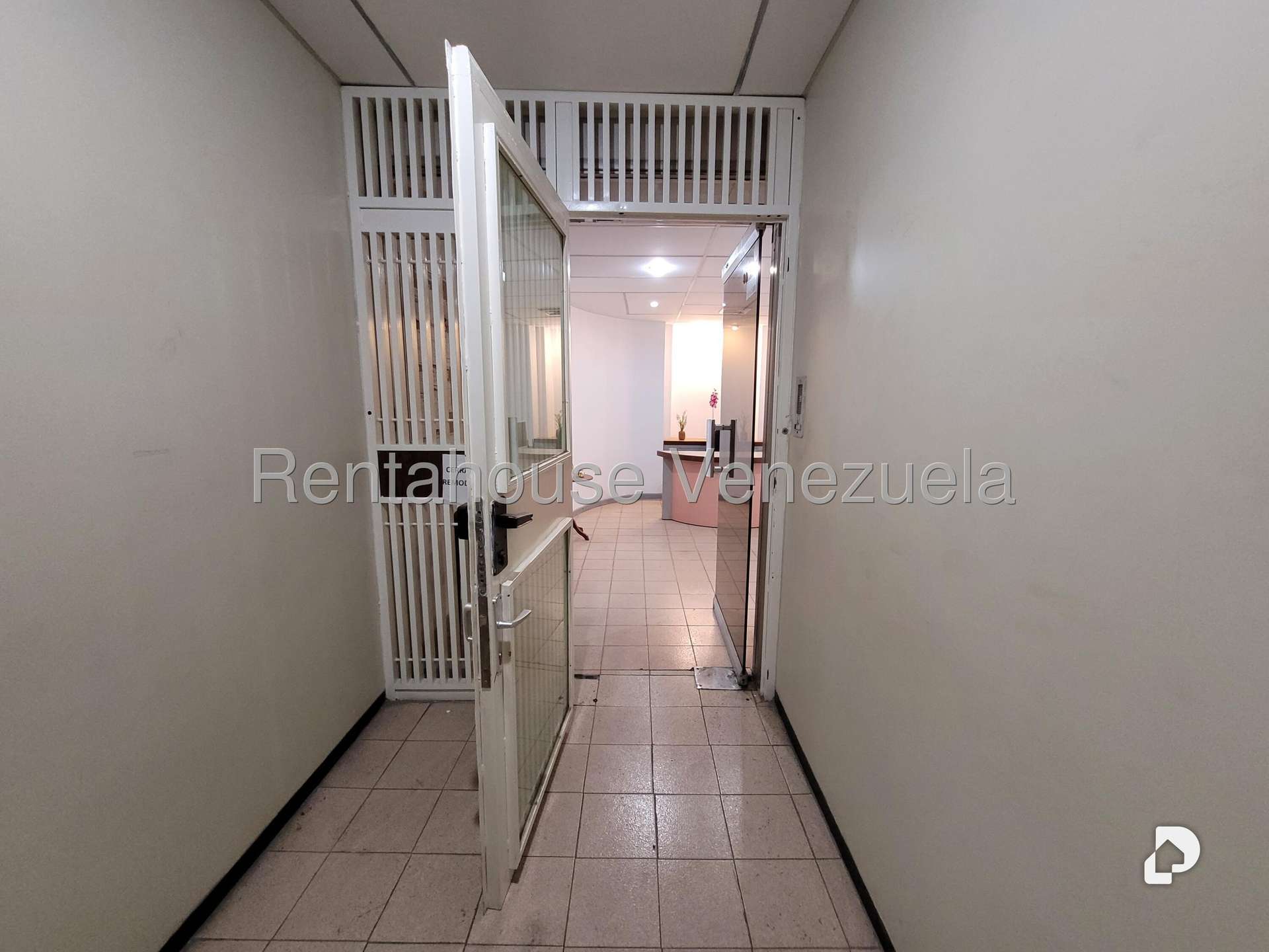 Local comercial en Parroquia La Candelaria, Caracas – 2