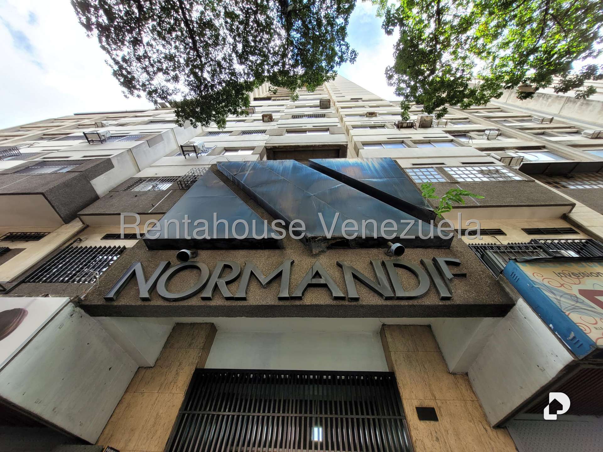 Local comercial en Parroquia La Candelaria, Caracas – 1