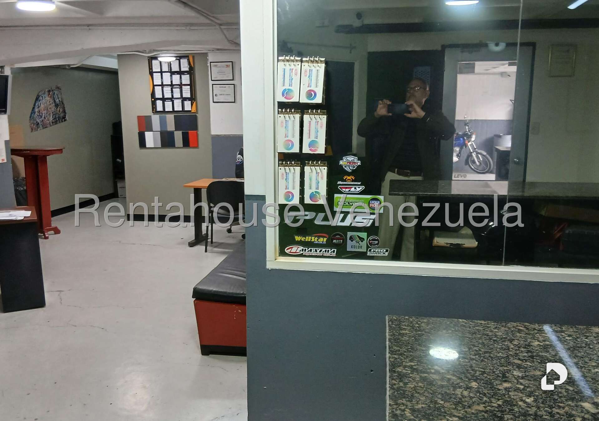Local comercial en Boleíta Norte, Caracas – 30