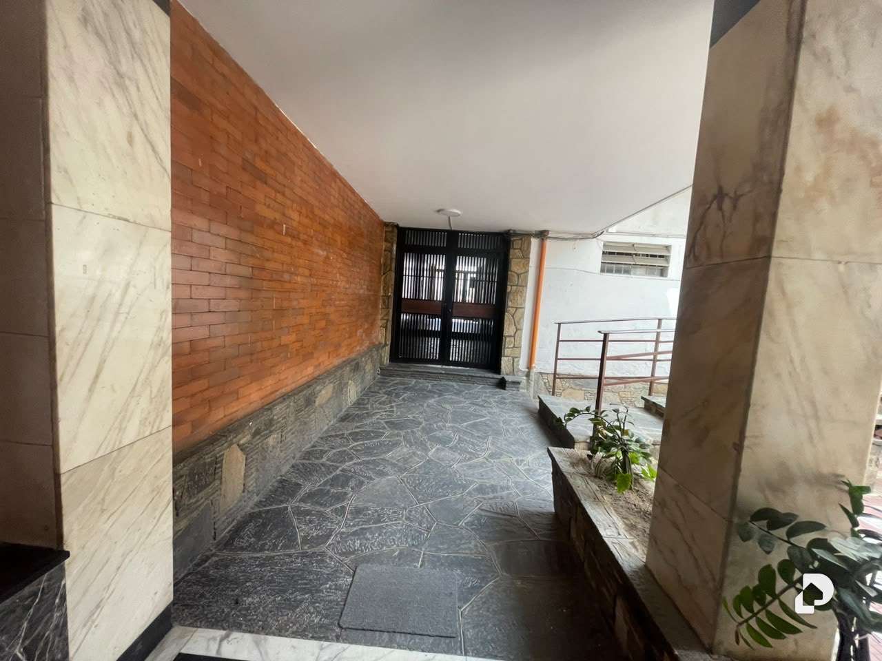 Apartamento en Av. Panteón, Caracas – 17