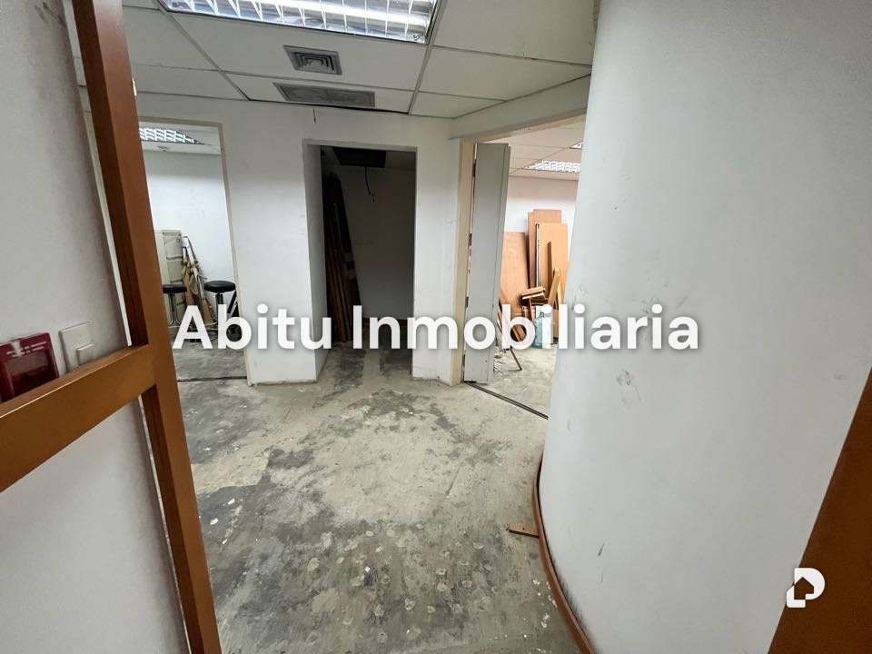 Local comercial en Bello Monte, Caracas – 30