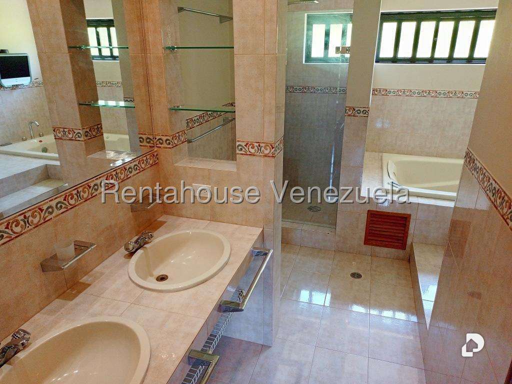 Casa en Oripoto, Caracas – 23