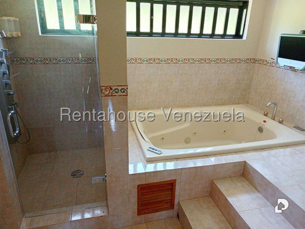 Casa en Oripoto, Caracas – 24