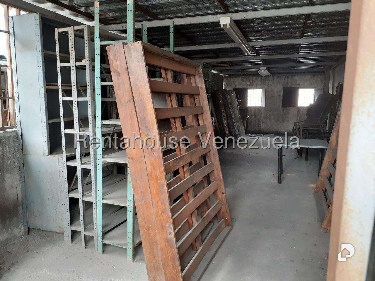 Local comercial en Los Rosales, Caracas – 18