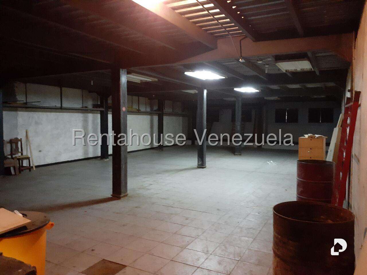 Local comercial en Los Rosales, Caracas – 14