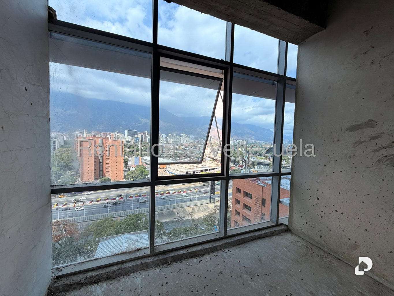 Oficina en Las Mercedes, Caracas – 11