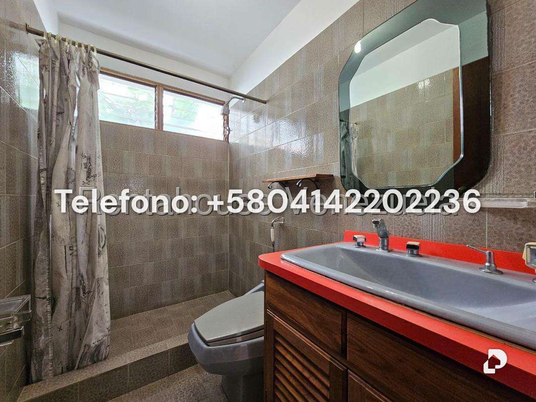 Casa en Lomas de La Lagunita, Caracas – 35
