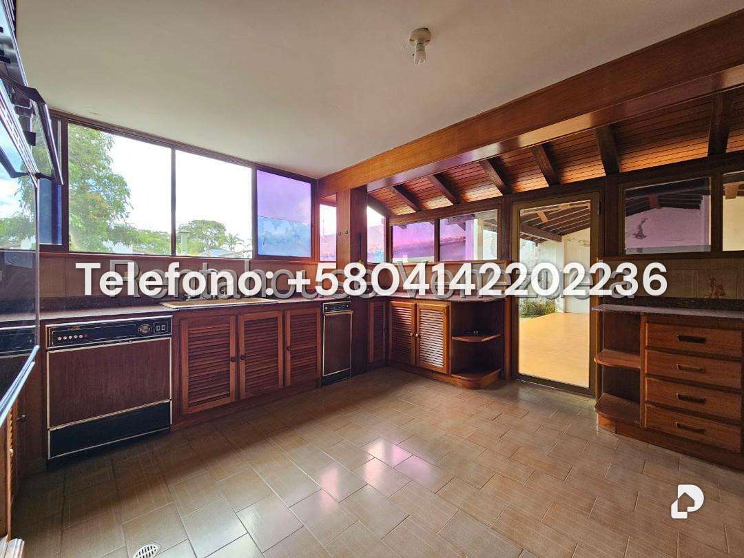 Casa en Lomas de La Lagunita, Caracas – 28