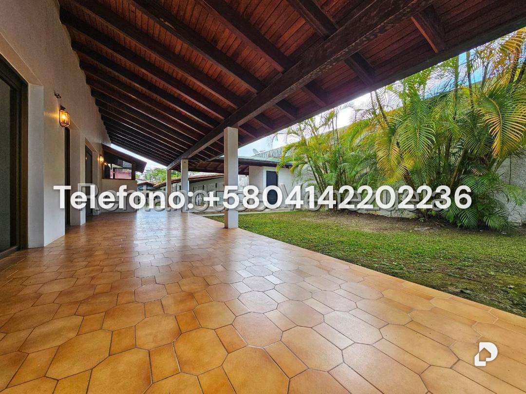 Casa en Lomas de La Lagunita, Caracas – 54