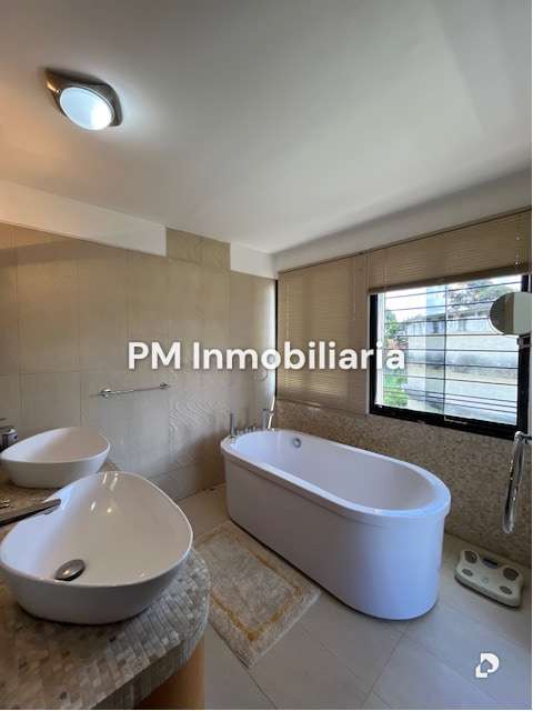 House in El Cafetal, Caracas – 17