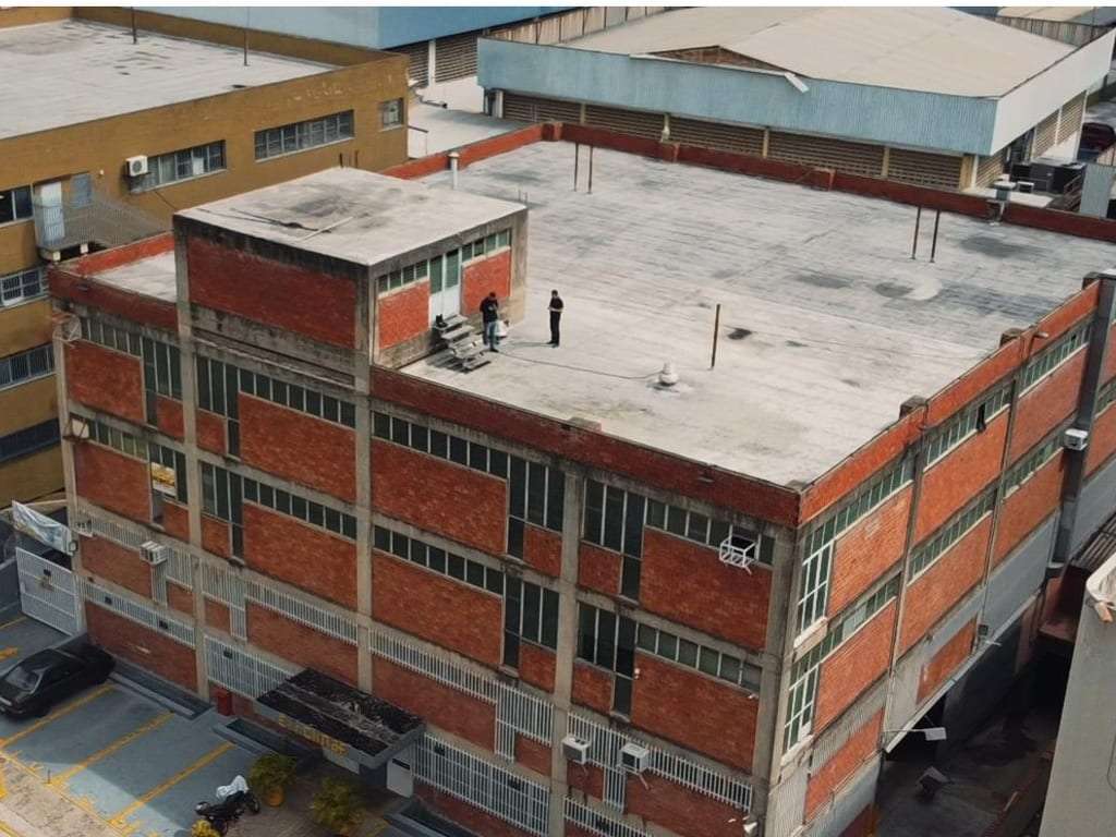 Edificio en La Urbina, Caracas - 1
