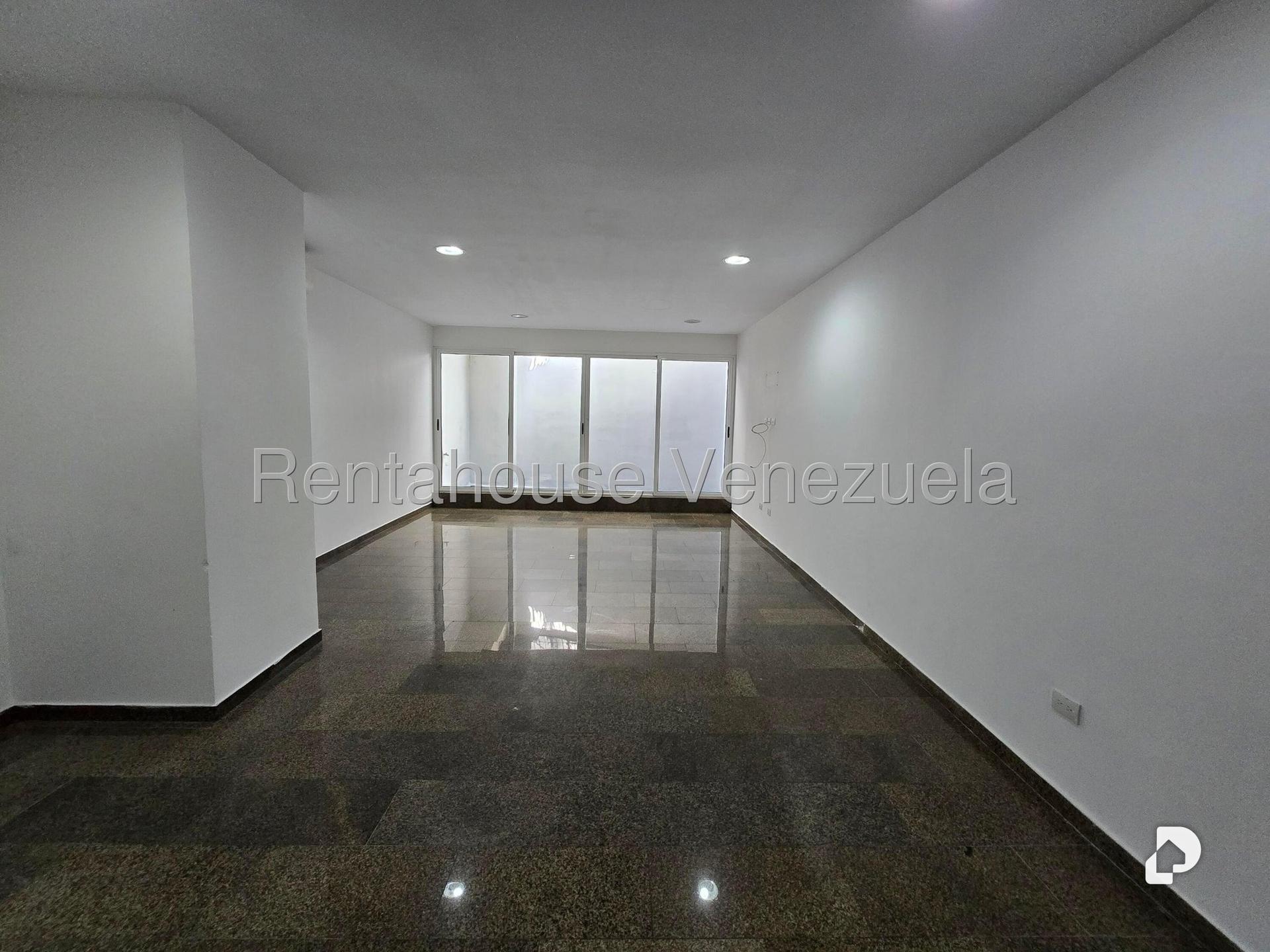 Apartment in Los Palos Grandes, Caracas – 4