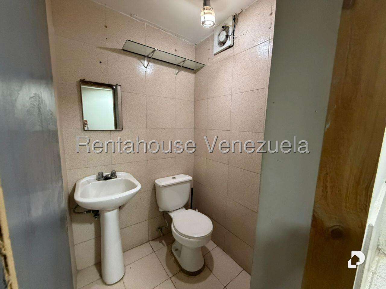 Local comercial en Parroquia La Candelaria, Caracas – 11