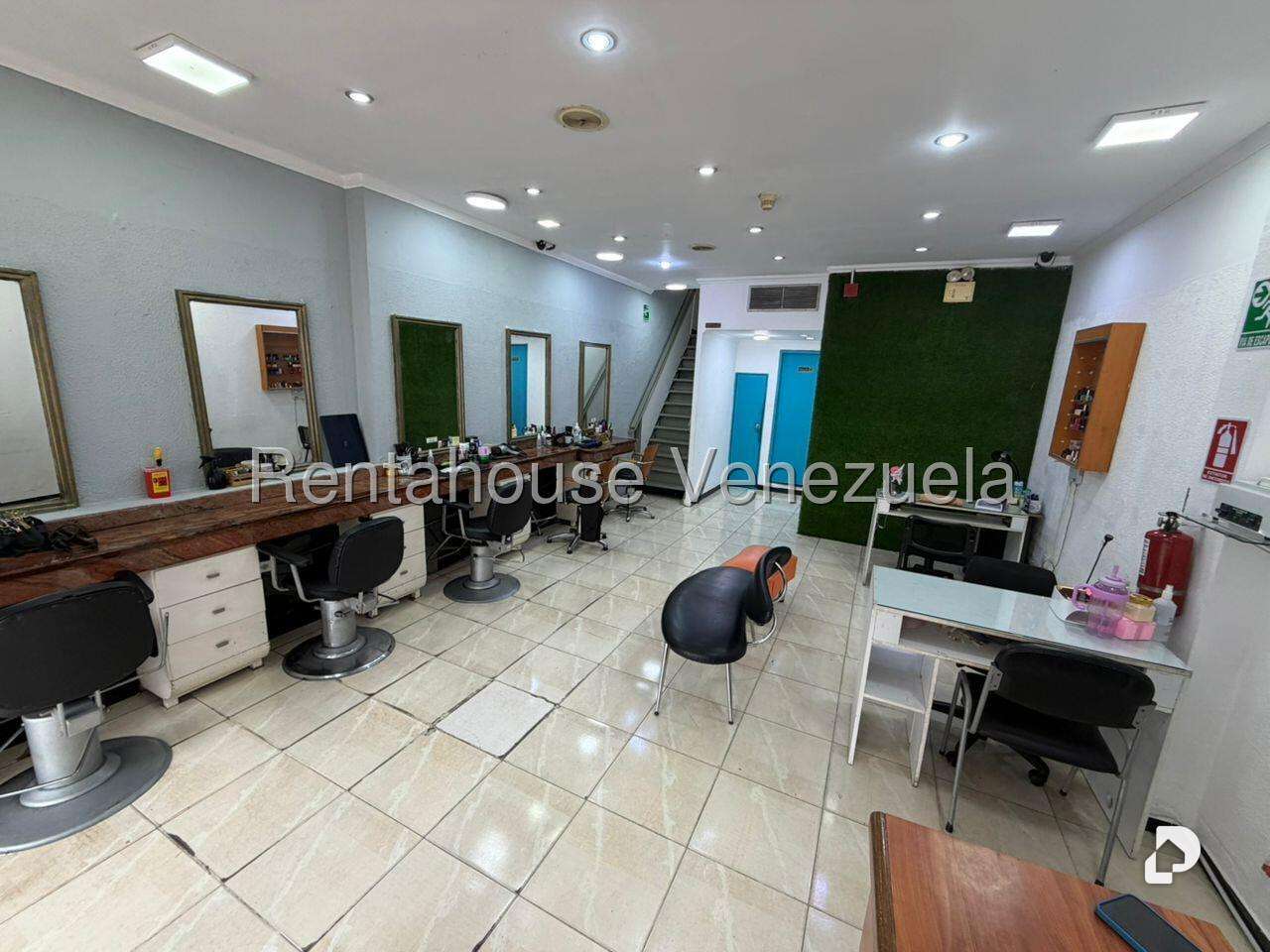 Local comercial en Parroquia La Candelaria, Caracas – 2