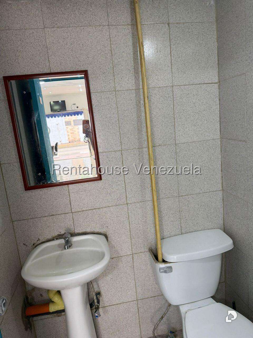 Local comercial en Parroquia La Candelaria, Caracas – 17