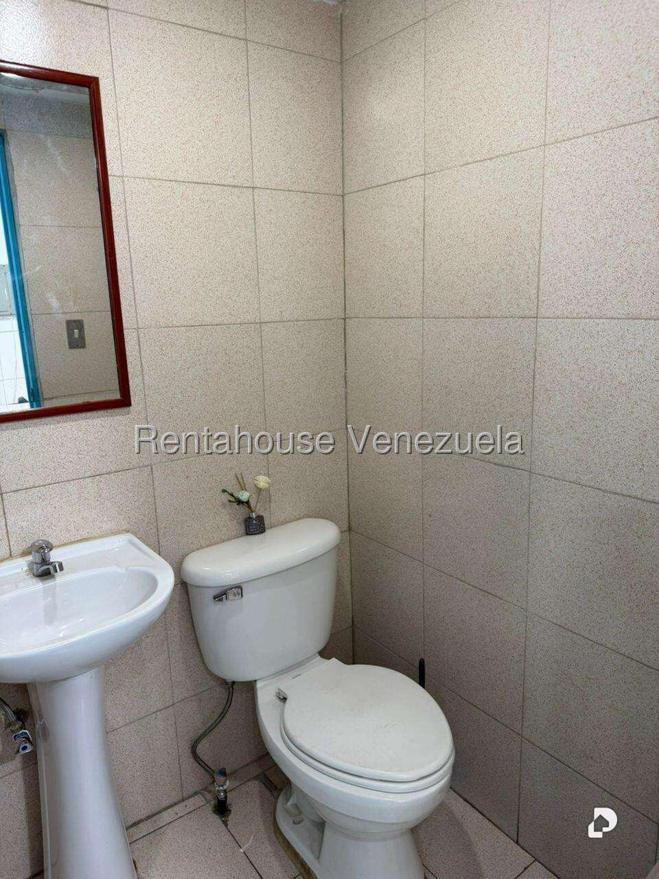 Local comercial en Parroquia La Candelaria, Caracas – 16