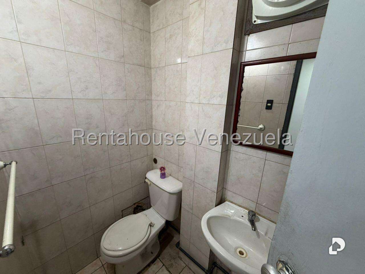 Local comercial en Parroquia La Candelaria, Caracas – 15