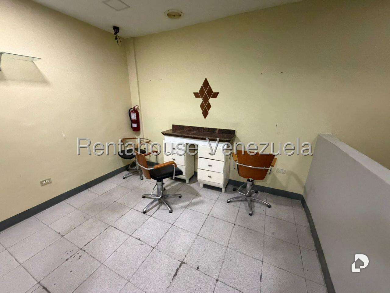 Local comercial en Parroquia La Candelaria, Caracas – 13