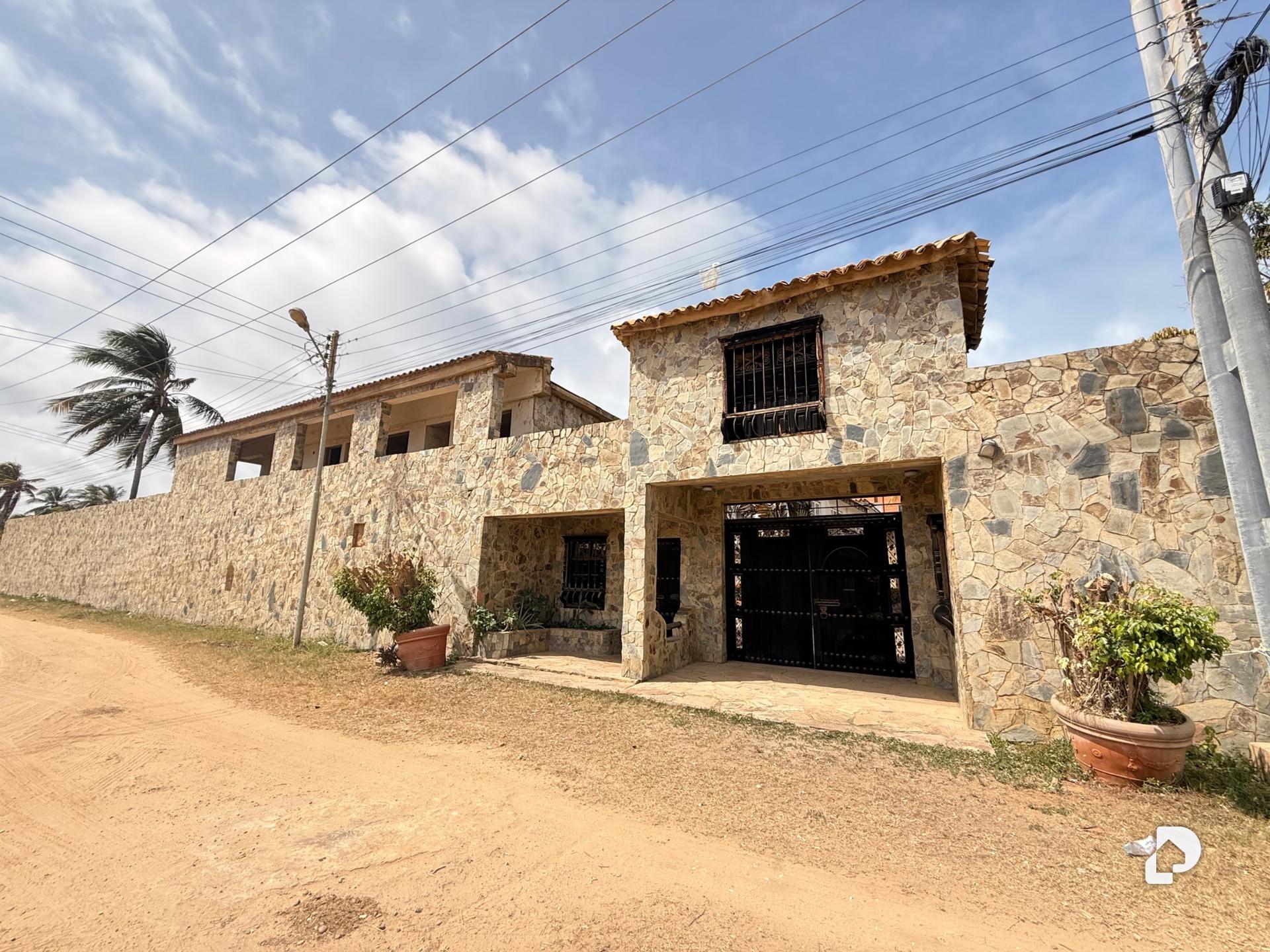 Edificio en Chichiriviche – 2