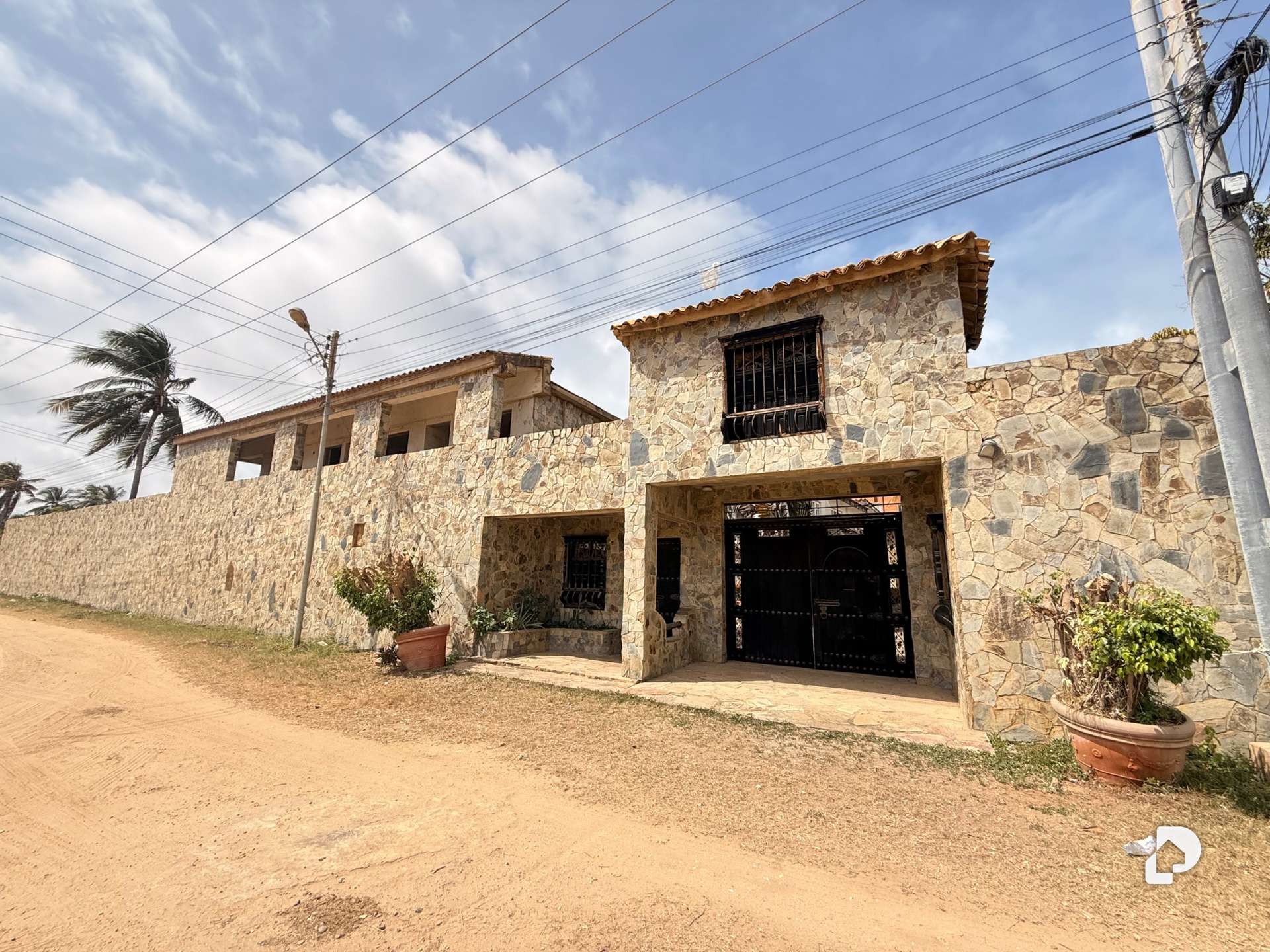 Edificio en Chichiriviche – 1