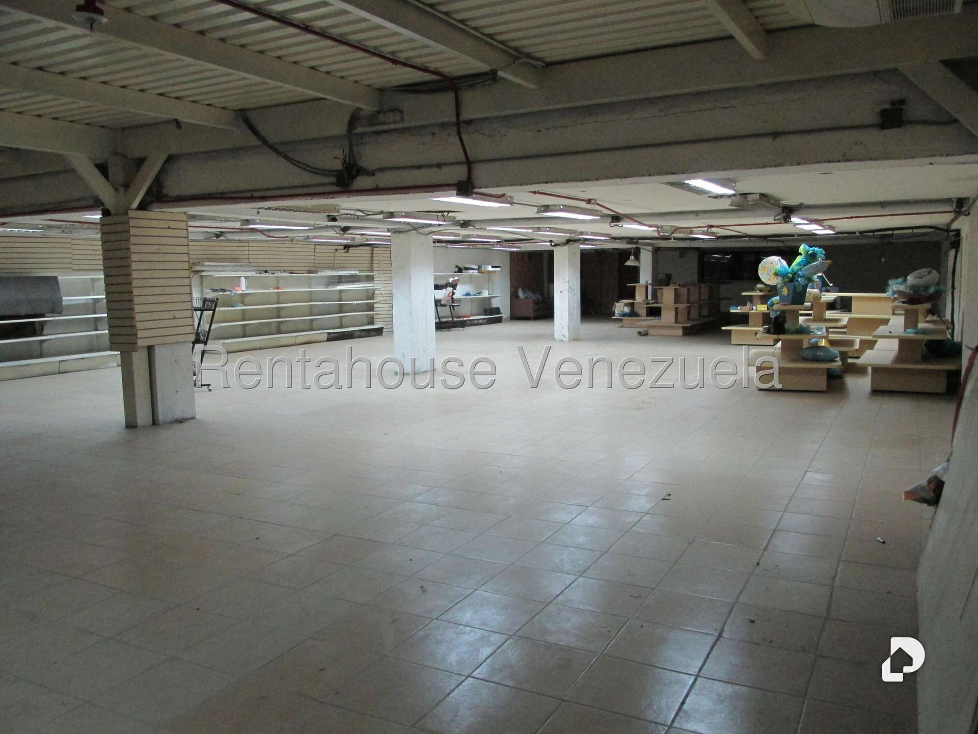 Galpón en Parroquia Santa Rosalía, Caracas – 16