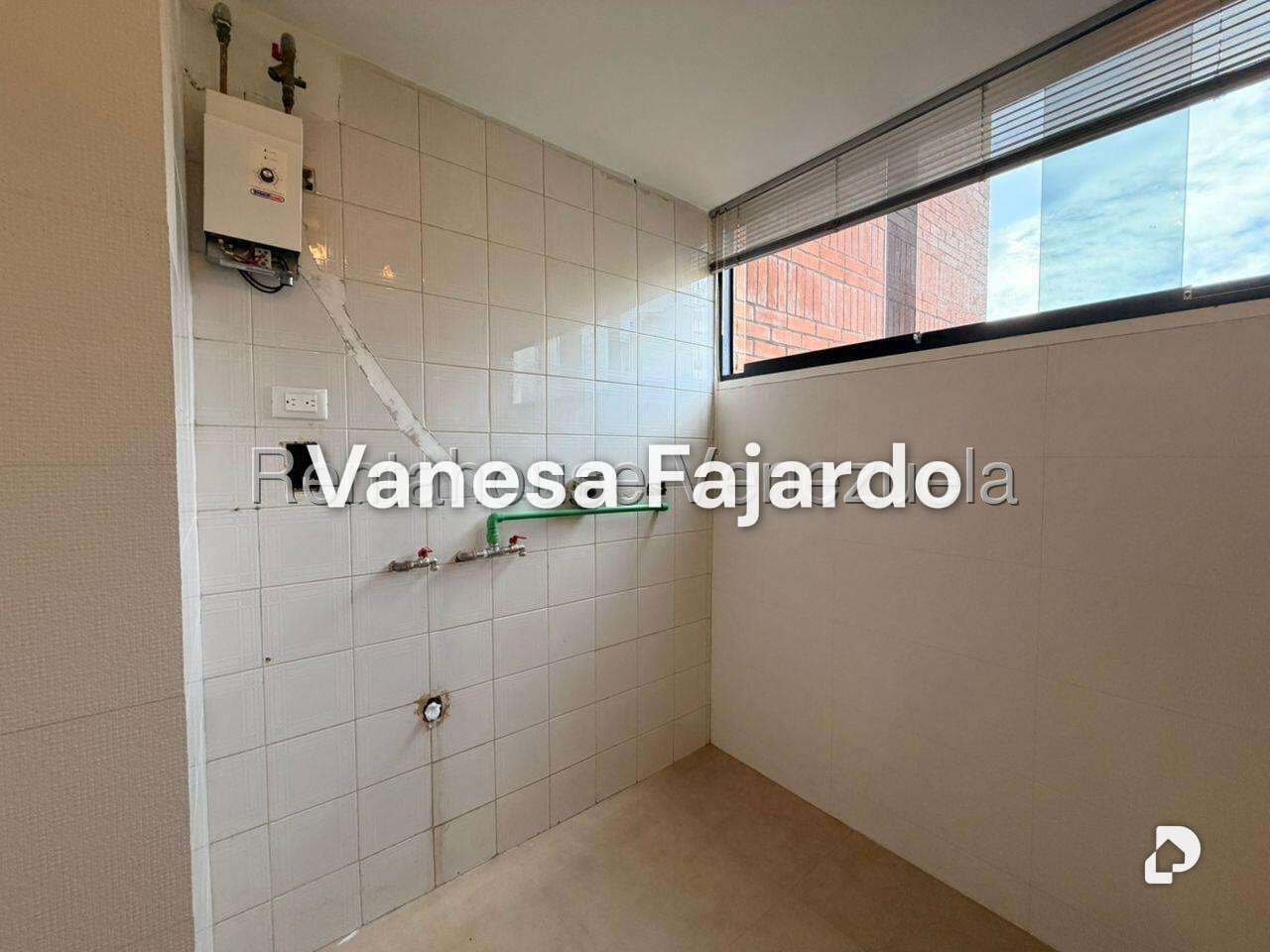 Apartamento en Santa Rosa de Lima, Caracas – 11