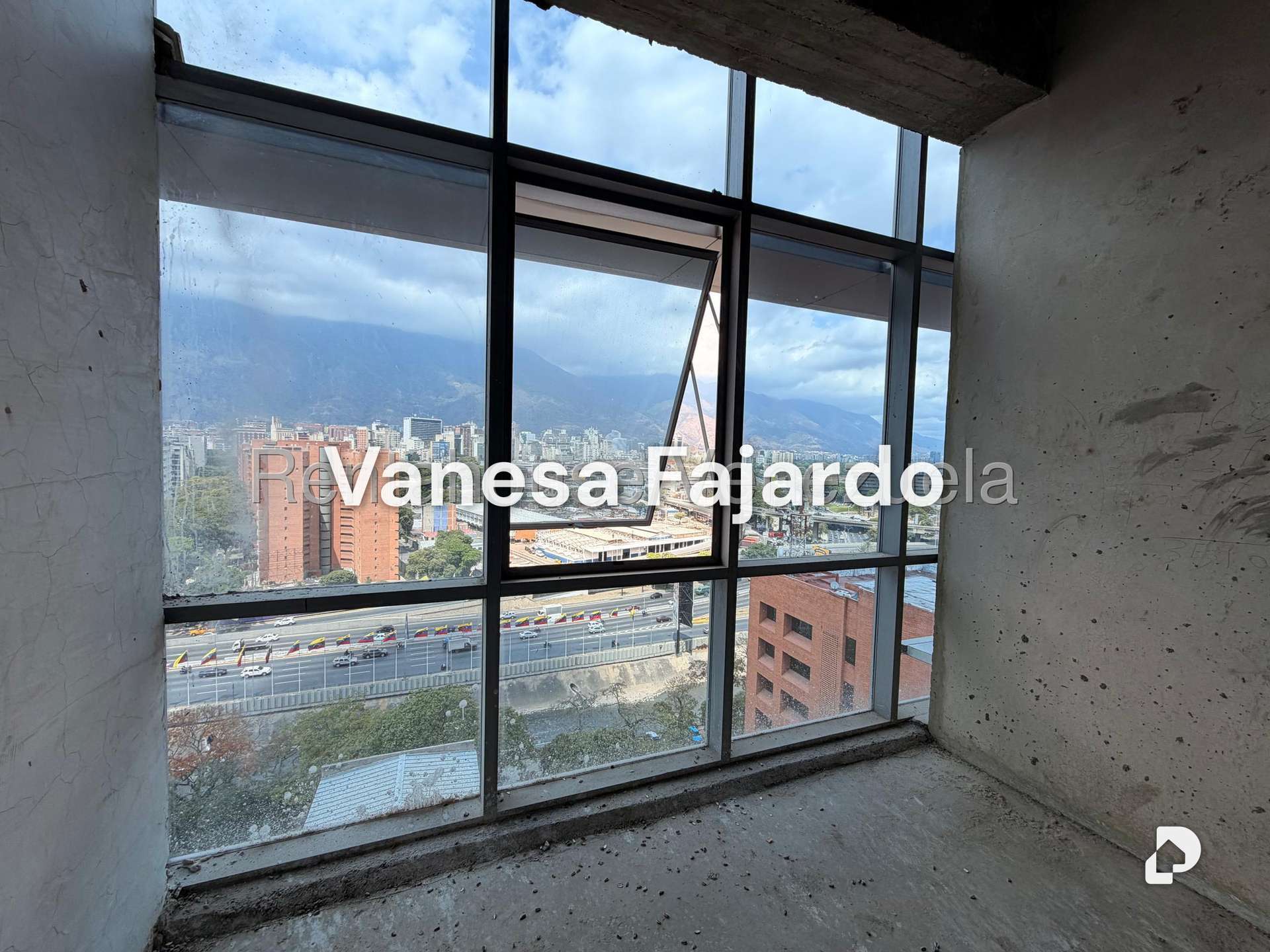 Oficina en Las Mercedes, Caracas – 11