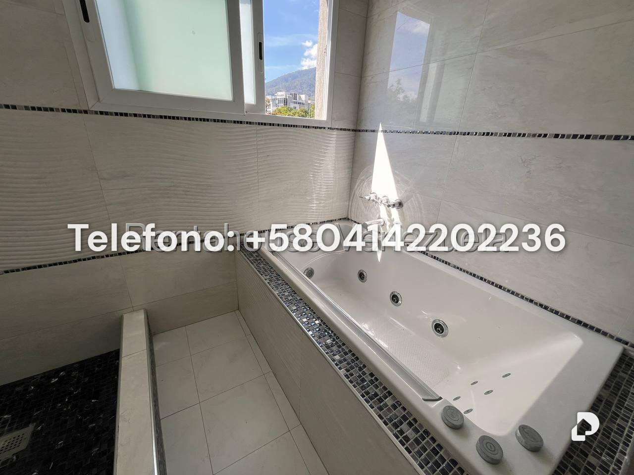 Casa en Altamira, Caracas – 13