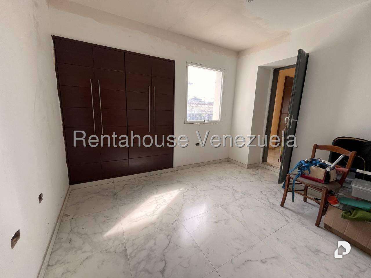 Casa en Altamira, Caracas – 12