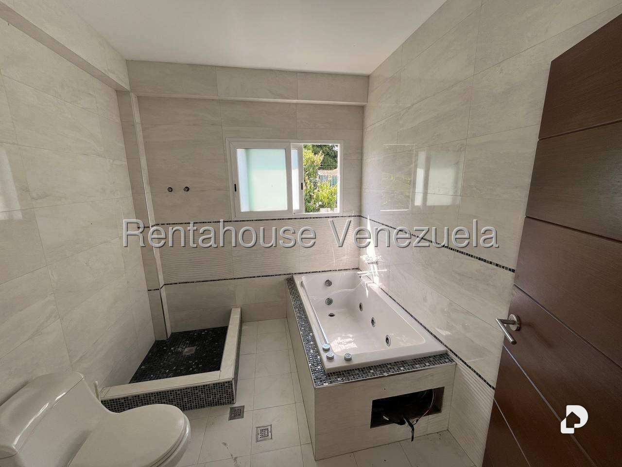 Casa en Altamira, Caracas – 14