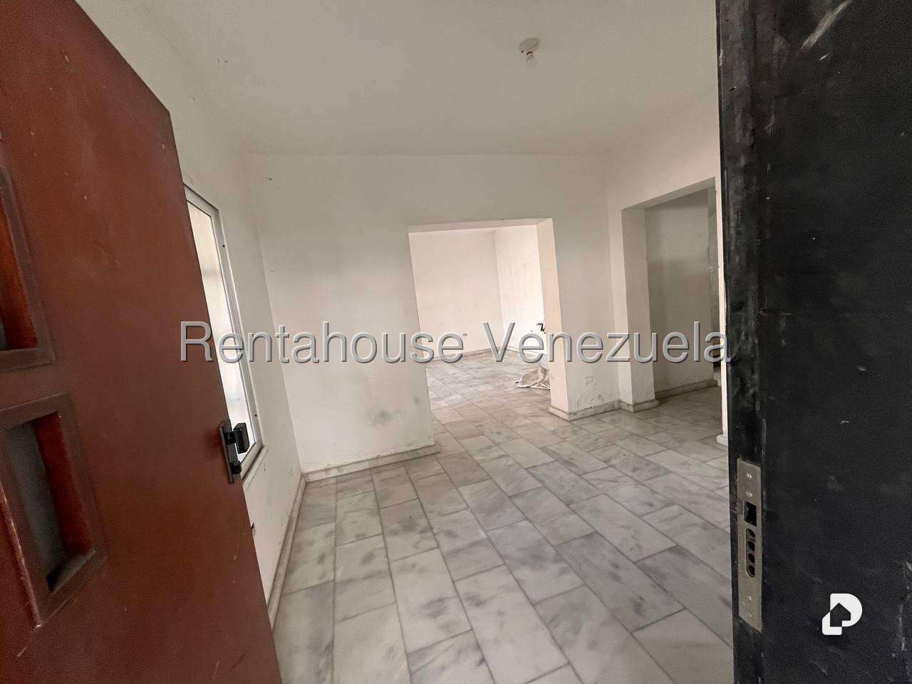 Casa en Altamira, Caracas – 11