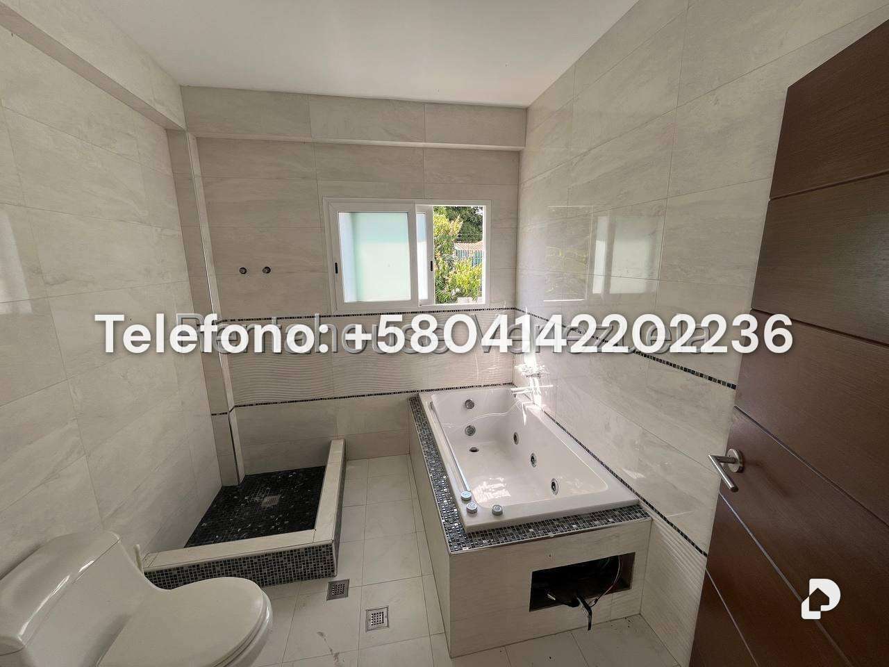 Casa en Altamira, Caracas – 14