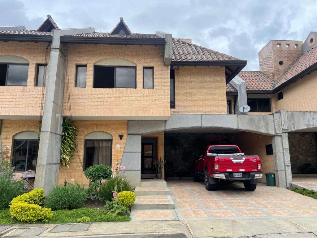 Casa en Altos de Santa María, Mérida - 1