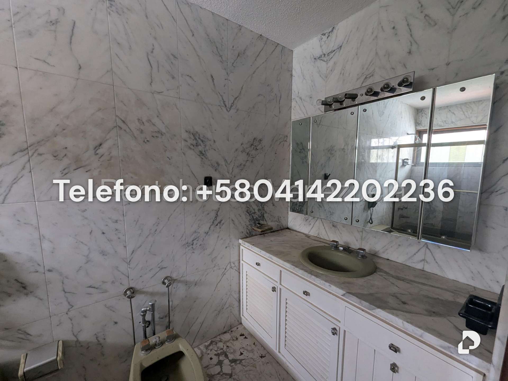 Casa en Cerro Verde, Caracas – 33