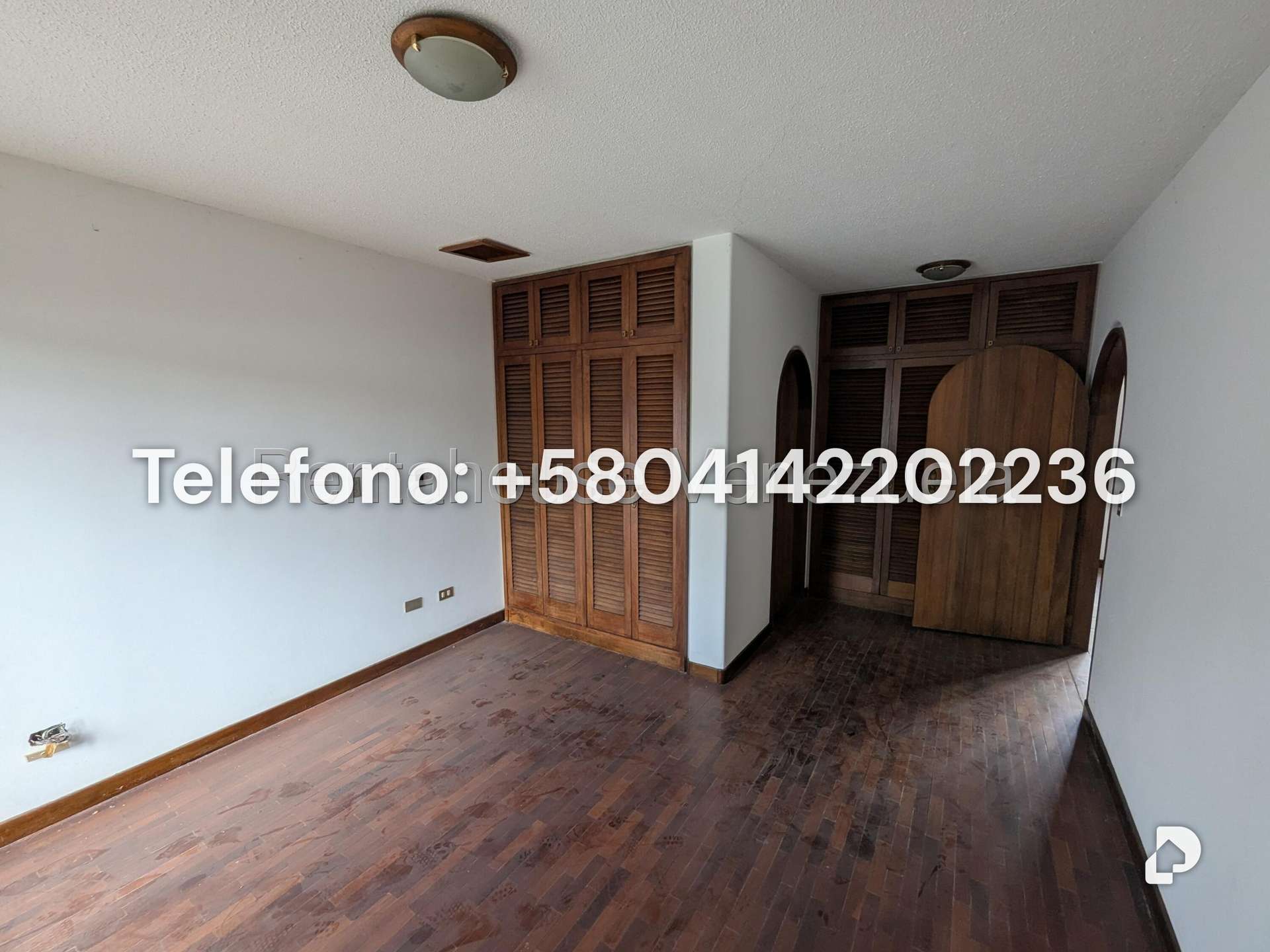 Casa en Cerro Verde, Caracas – 23