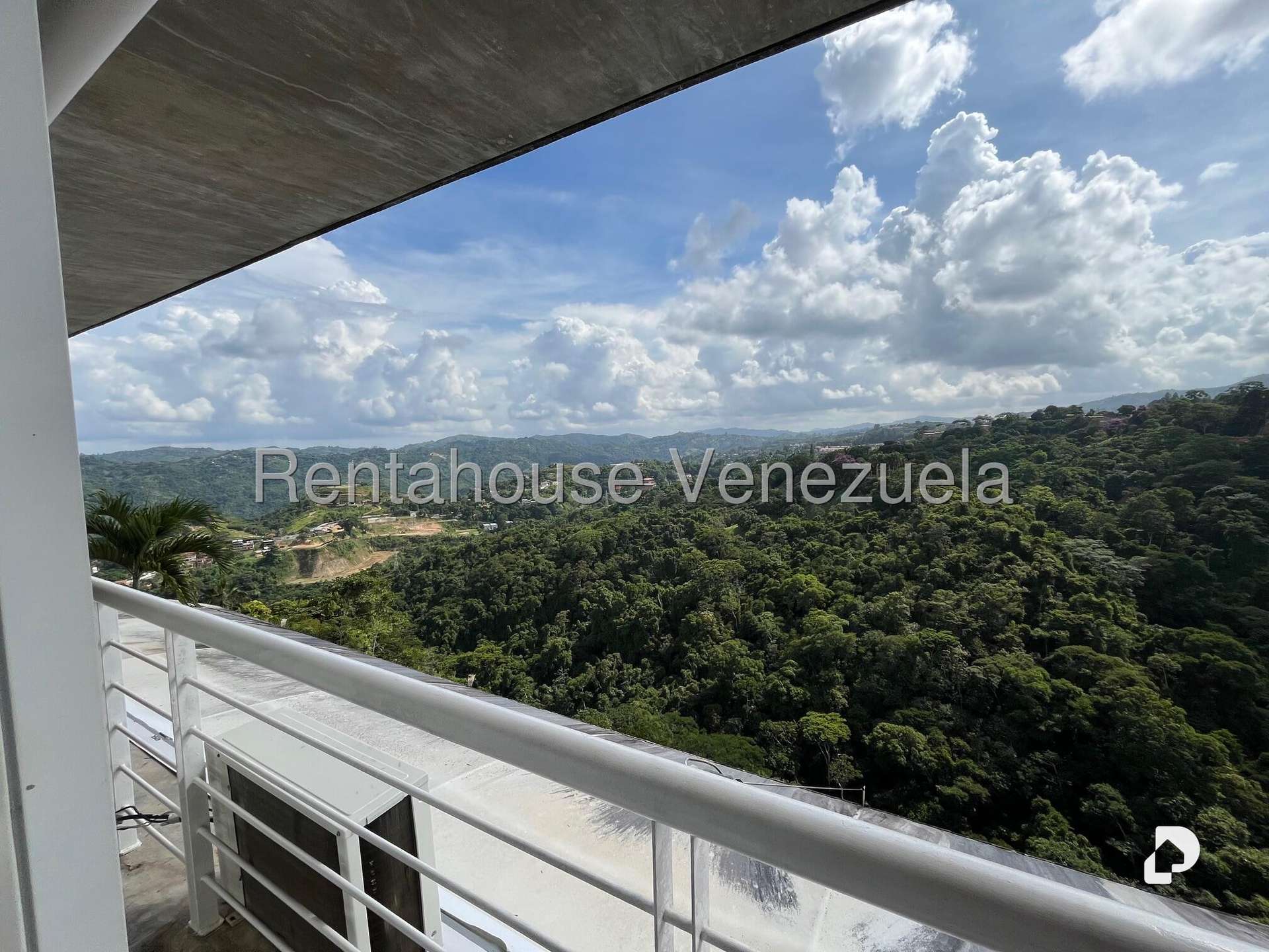 Apartamento en Lomas de La Lagunita, Caracas – 11