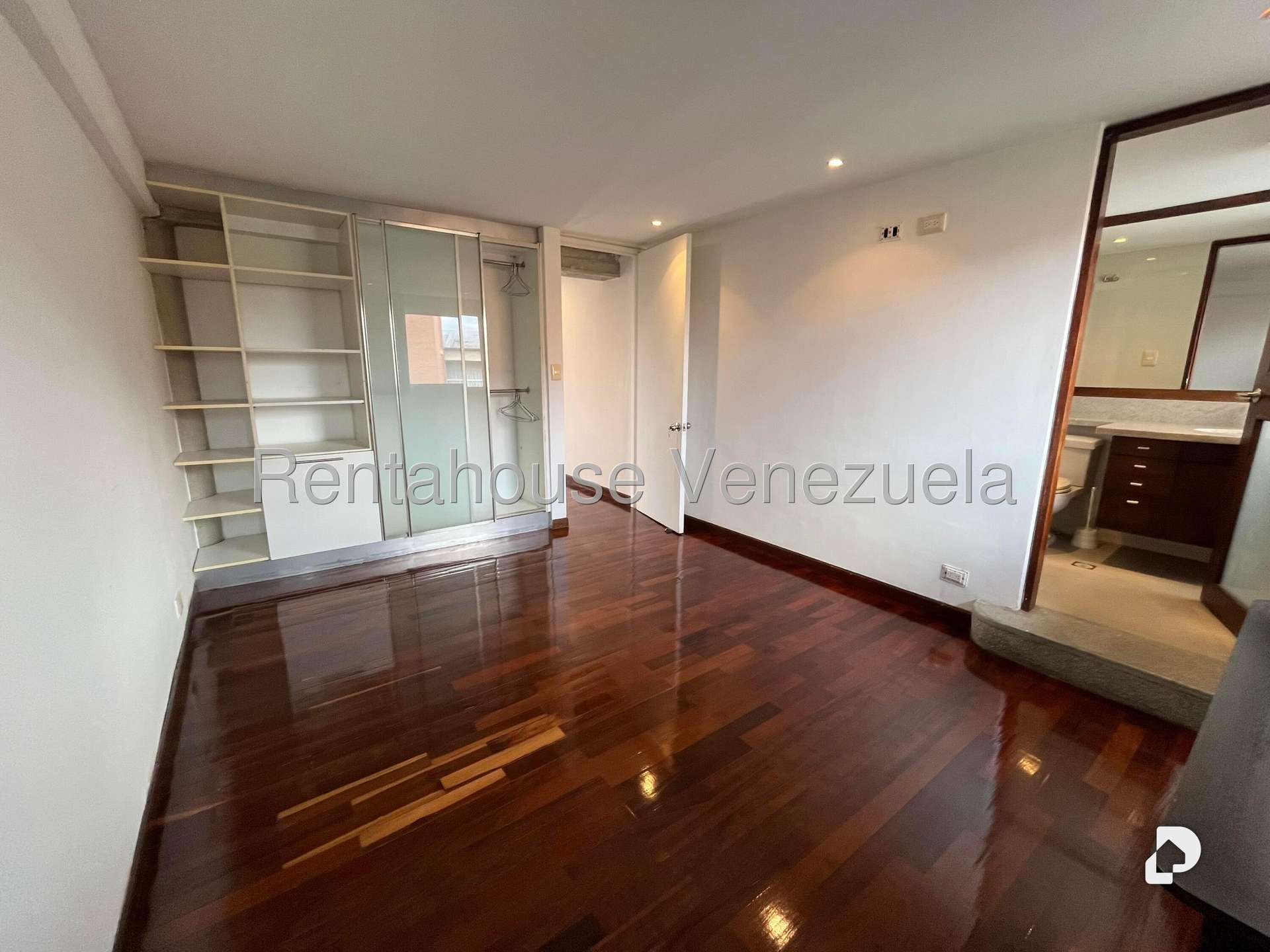Apartamento en Lomas de La Lagunita, Caracas – 20