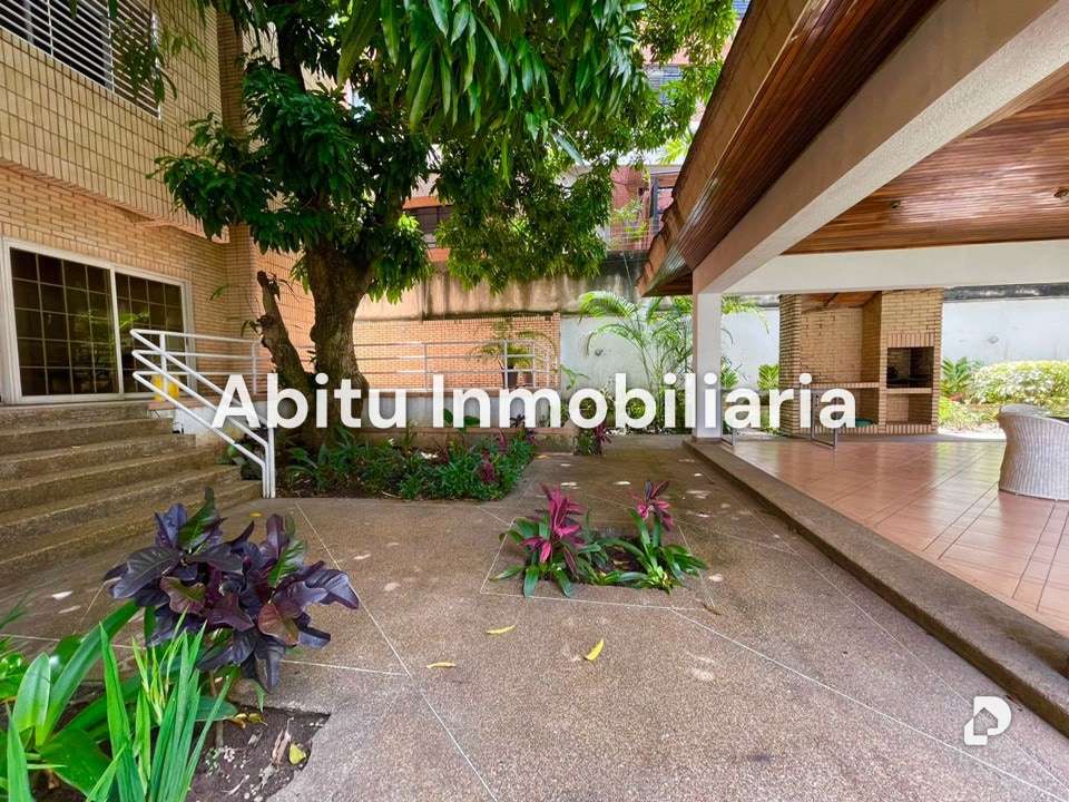 Edificio en La Castellana, Caracas – 13