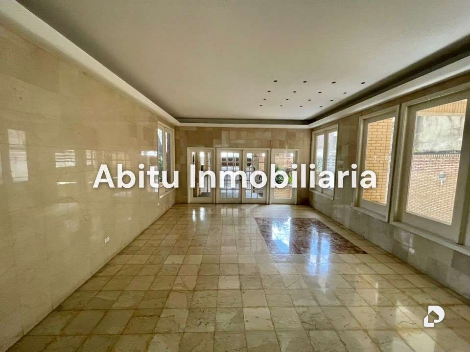 Edificio en La Castellana, Caracas – 15